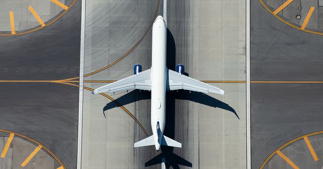 Image of a plane on a runway, CORSIA