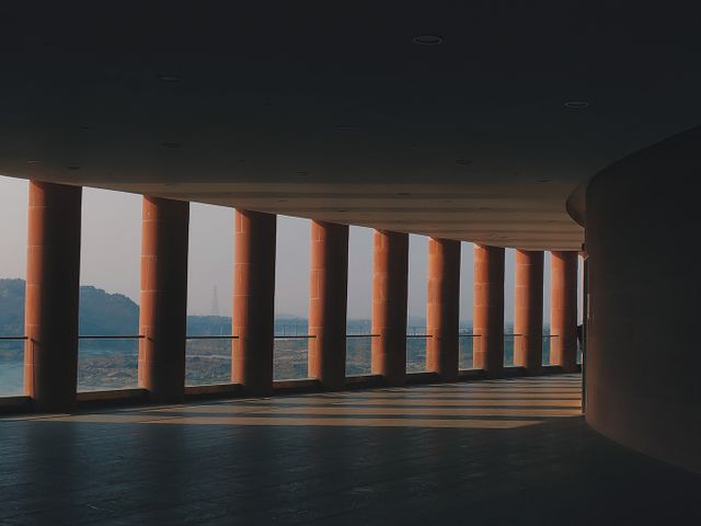 Tunnel with pillars at edge